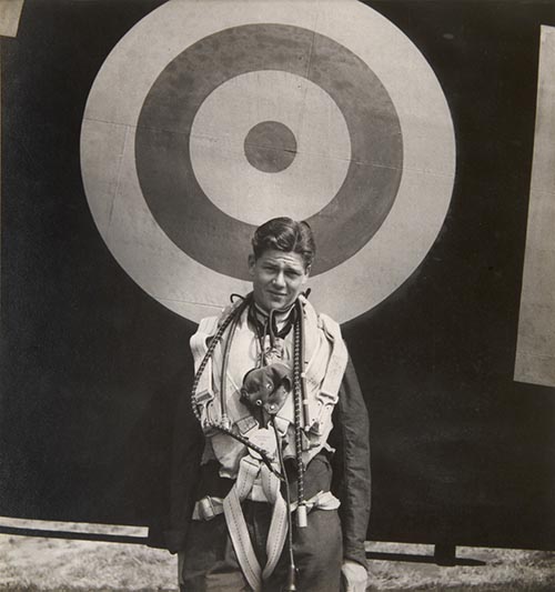 acting flight lieutenant cecil beaton