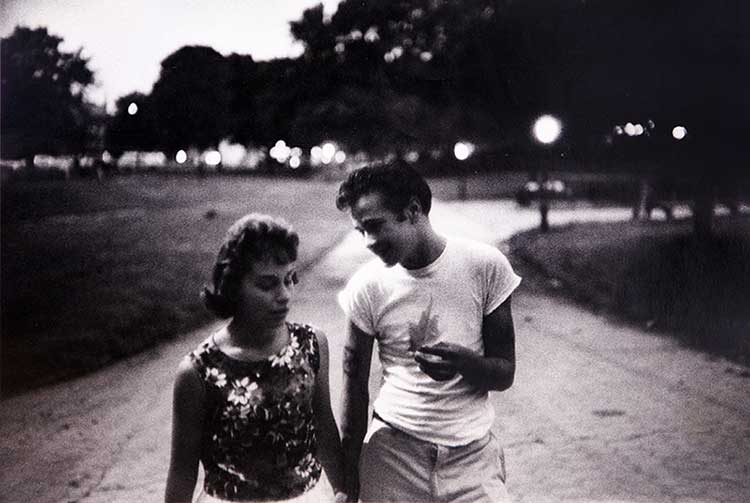 Brooklyn-Gang-Couple-in-the-Park-at-Dusk-1959-Bruce-Davidson
