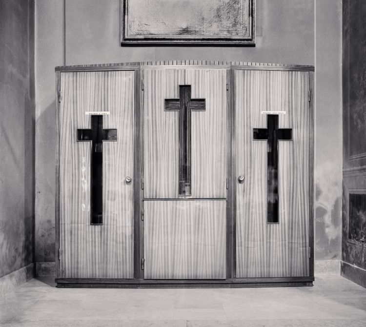 Confessional, Study 70, Chiesa Di San Rocco, Villarotta, Reggio Emilia, Italy, 2016 Michael Kenna