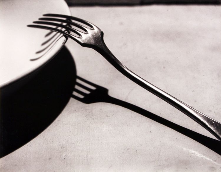 FORK-PARIS-1928-by-ANDRE-KERTESZ-BHC1928