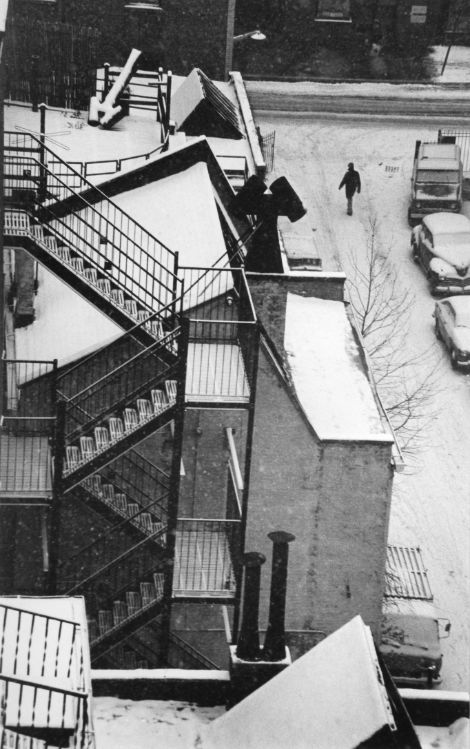 MCDOUGAL-ALLEE-MAN-WALKING-IN-SNOW-FEBRUARY-1977-by-ANDRE-KERTESZ-C33149