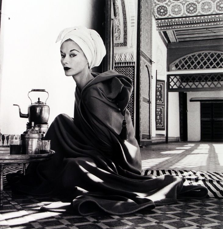 WOMAN-IN-A-PALACE-LISA-FONSSAGRIVES-PENN-MARRAKECH-MOROCCO-1951-by-IRVING-PENN-BHC0470