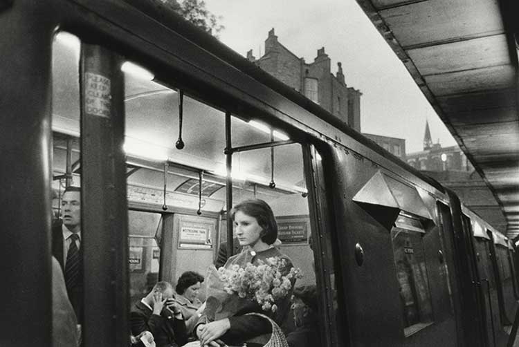 Woman-on-Tube-Holding-Flowers-London-England-1960-Bruce-Davidson