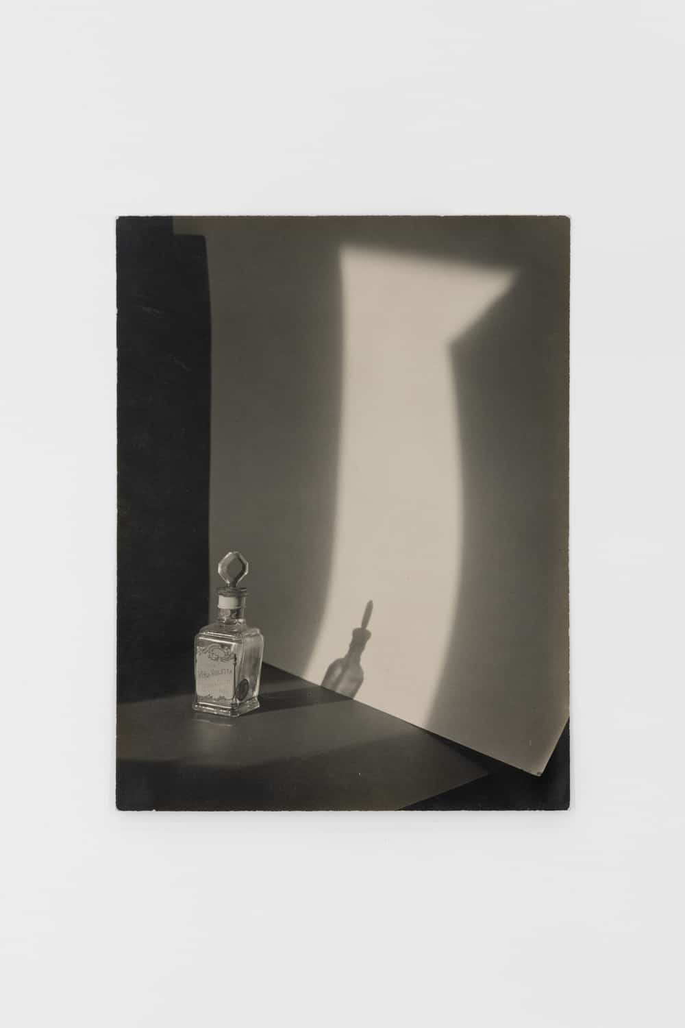 Jaromír Funke, Still Life, c.1923. Modern Objects, Huxley-Parlour Gallery, 3–5 Swallow St, London, W1B 4DE.