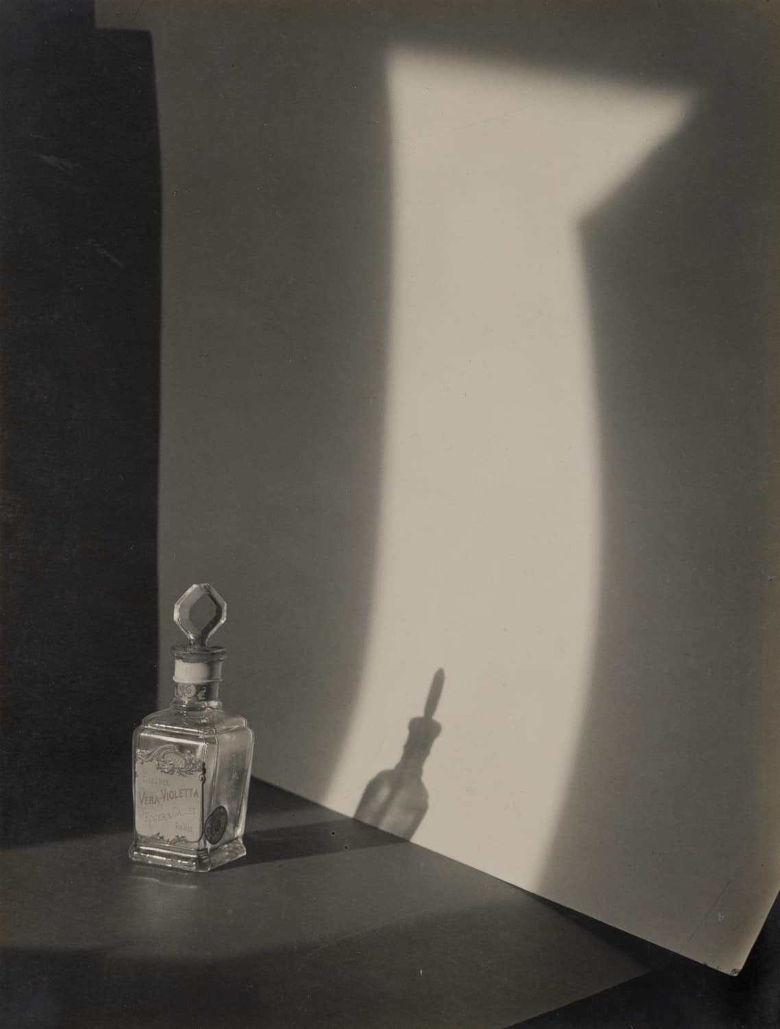 Jaromír Funke, Still Life, c.1923. Modern Objects, Huxley-Parlour Gallery, 3–5 Swallow St, London, W1B 4DE.