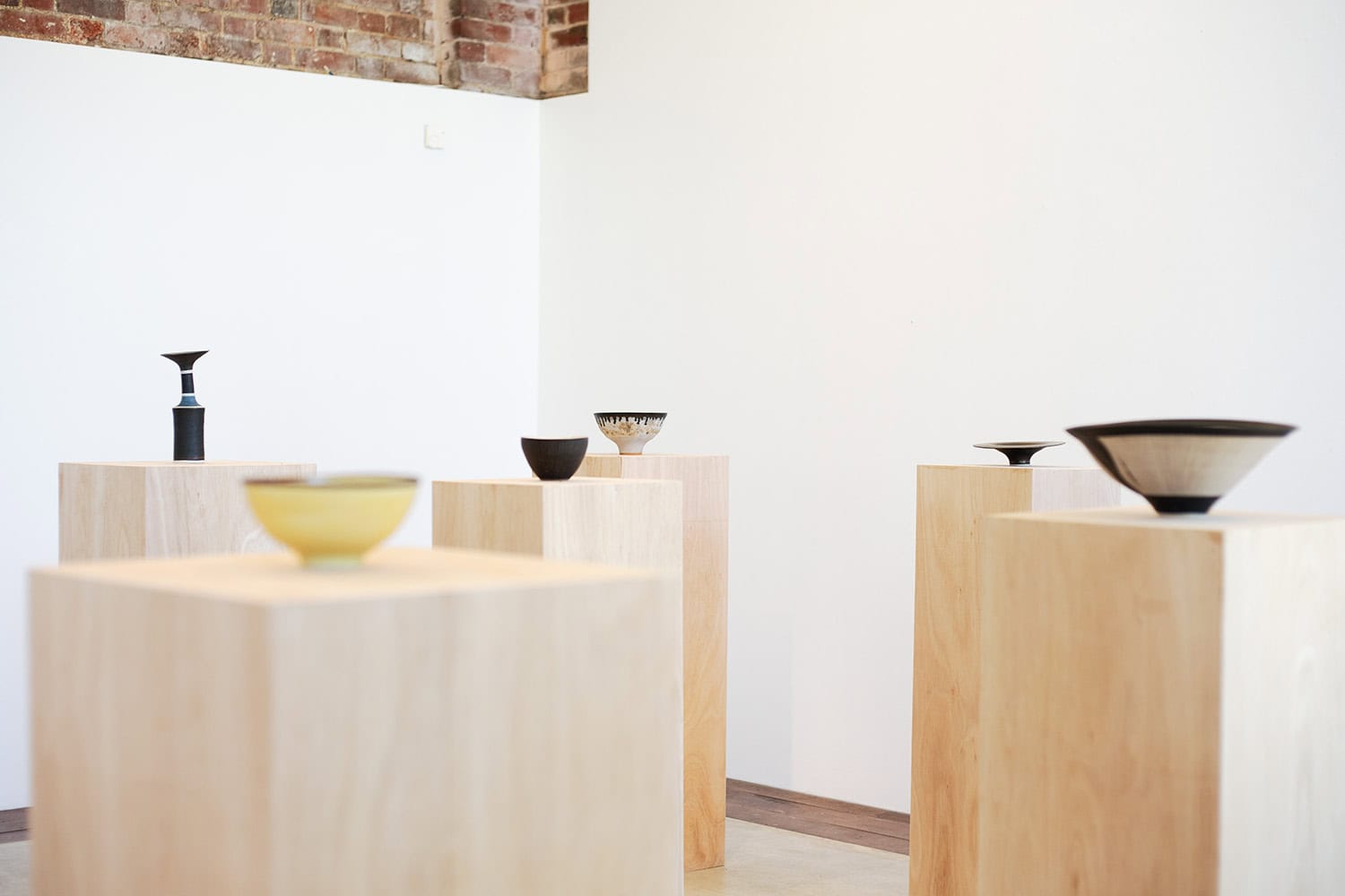 Lucie Rie, Selected Works, installation view 1, Huxley-Parlour, 25.04–31.05.25