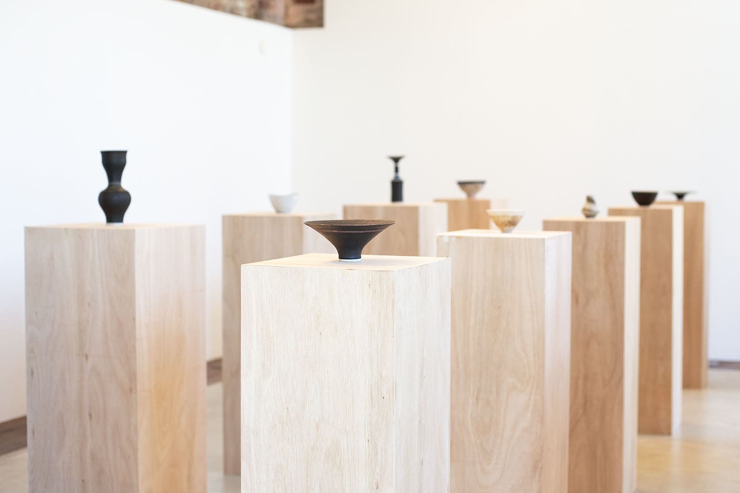 Lucie Rie, Selected Works, installation view 1, Huxley-Parlour, 25.04–31.05.25