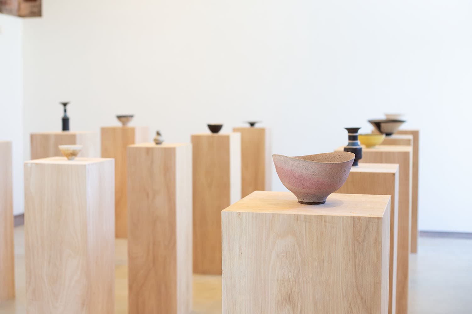 Lucie Rie, Selected Works, installation view 1, Huxley-Parlour, 25.04–31.05.25