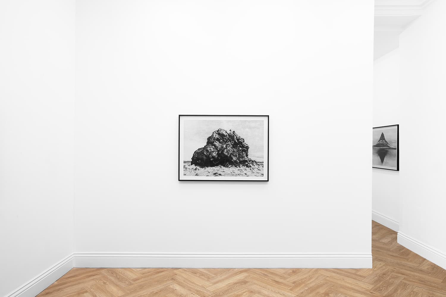 Jungjin Lee, Unseen, Installation view 9, Huxley-Parlour, 45 Maddox Street
