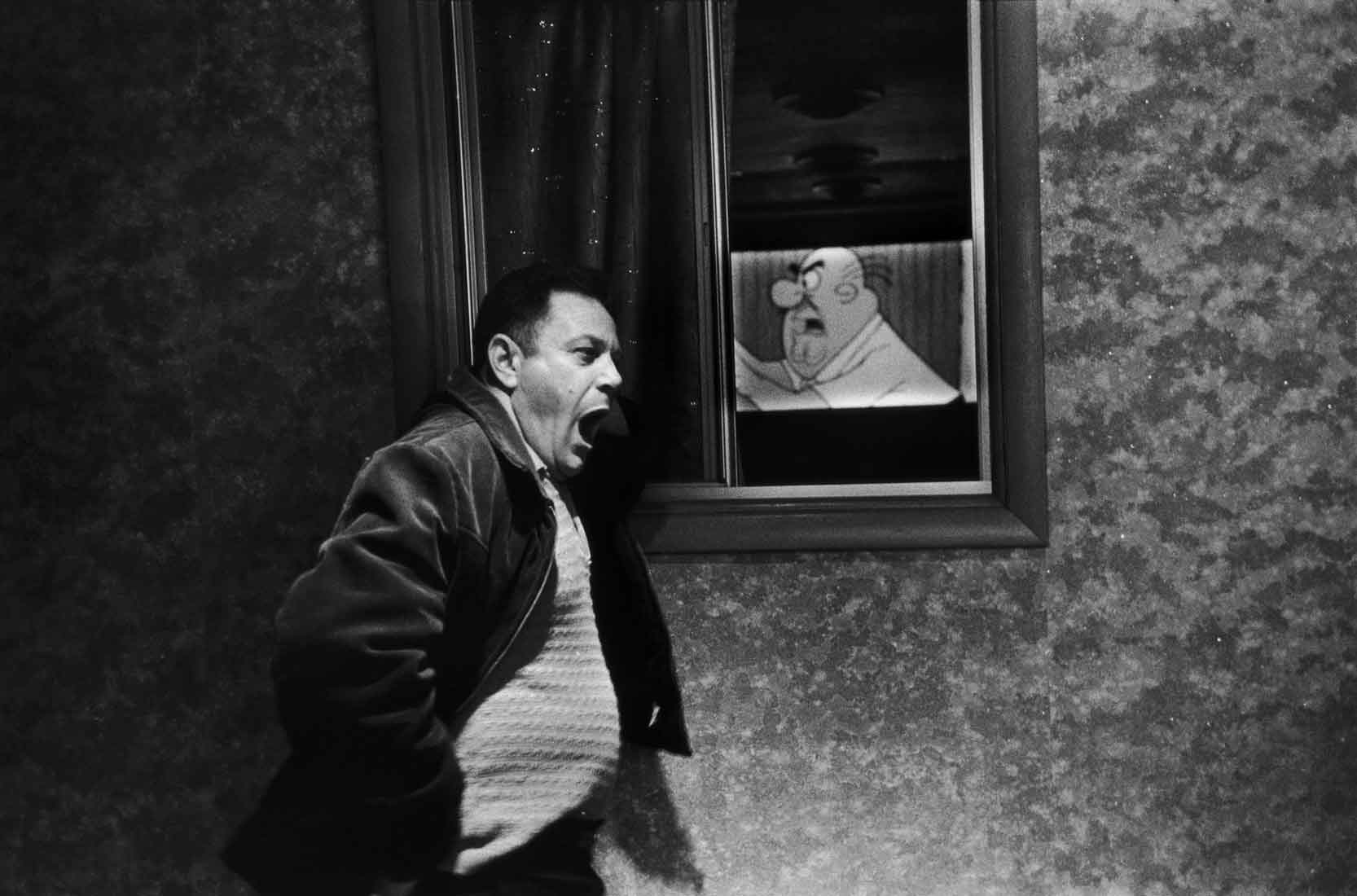 Joel Meyerowitz, Man with Cartoon, 1965, Archival pigment print